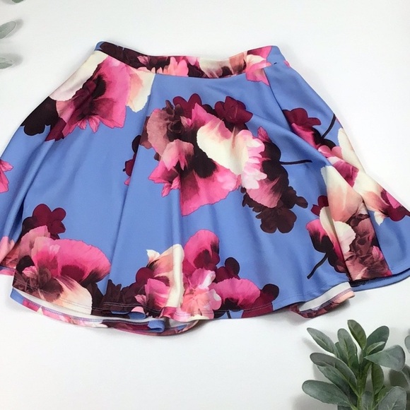 Soprano > Floral Skirt Small - Picture 7 of 7